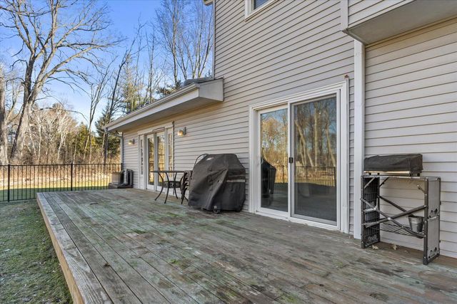 712 Shady LANE, Mequon, WI 53097