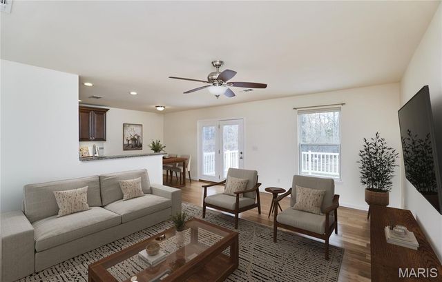 70 Round Table Court, Winfield, MO 63389