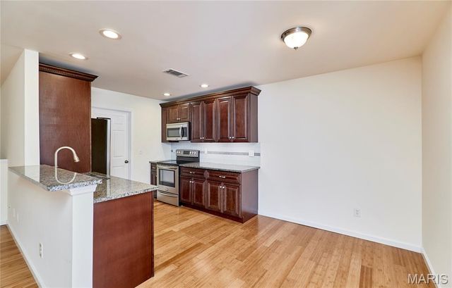 70 Round Table Court, Winfield, MO 63389