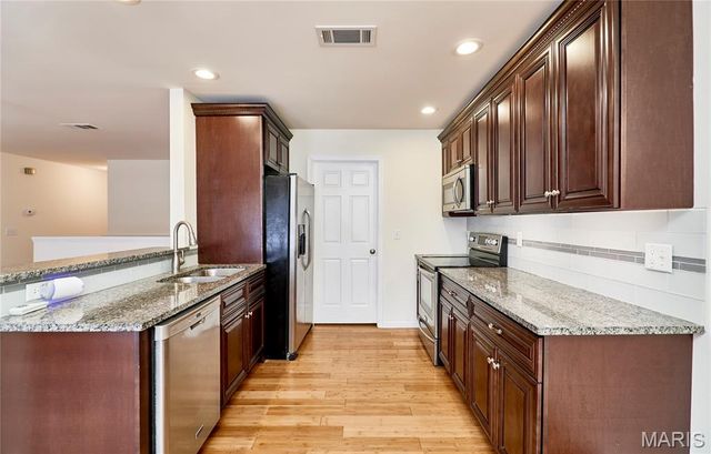 70 Round Table Court, Winfield, MO 63389