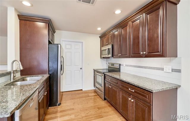 70 Round Table Court, Winfield, MO 63389