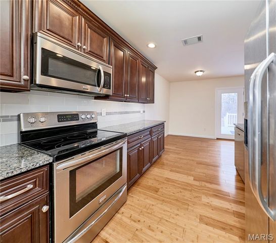 70 Round Table Court, Winfield, MO 63389