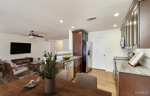 70 Round Table Court, Winfield, MO 63389