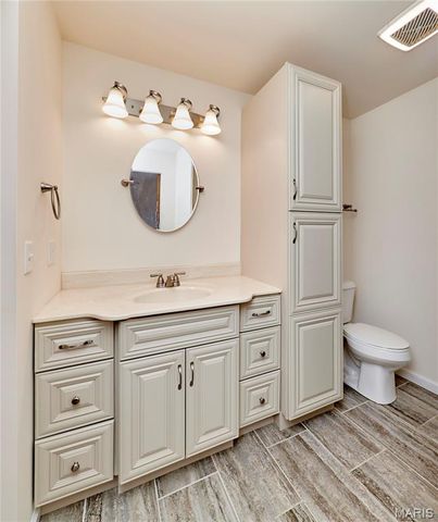 70 Round Table Court, Winfield, MO 63389