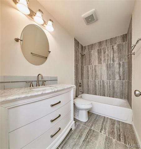 70 Round Table Court, Winfield, MO 63389