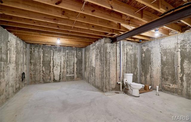 70 Round Table Court, Winfield, MO 63389