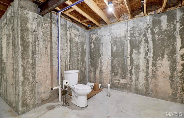 70 Round Table Court, Winfield, MO 63389