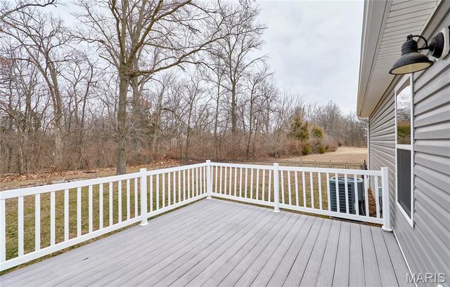 70 Round Table Court, Winfield, MO 63389