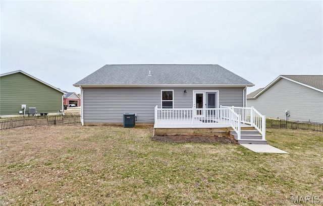 70 Round Table Court, Winfield, MO 63389