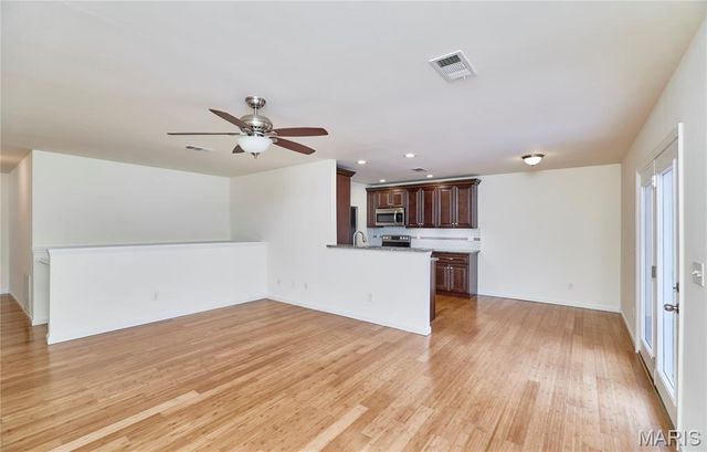 70 Round Table Court, Winfield, MO 63389