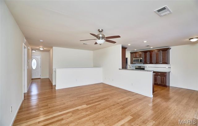 70 Round Table Court, Winfield, MO 63389