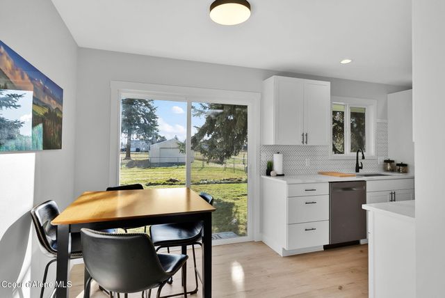 1810 W Honeysuckle AVE, Hayden, ID 83835