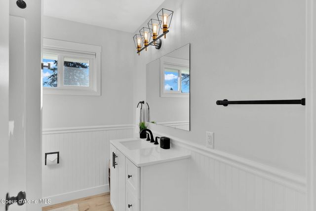 1810 W Honeysuckle AVE, Hayden, ID 83835