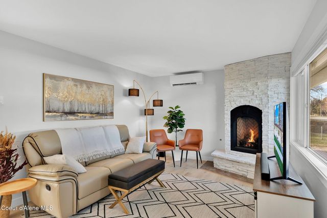 1810 W Honeysuckle AVE, Hayden, ID 83835