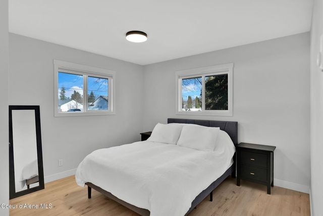 1810 W Honeysuckle AVE, Hayden, ID 83835