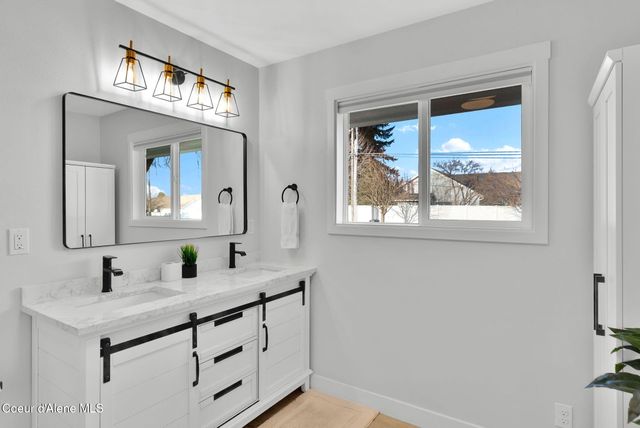 1810 W Honeysuckle AVE, Hayden, ID 83835