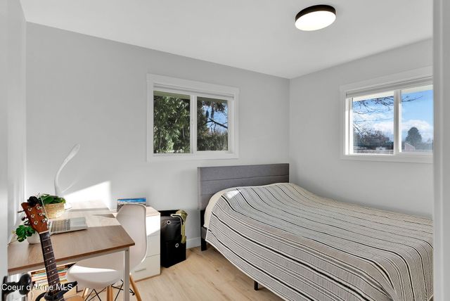 1810 W Honeysuckle AVE, Hayden, ID 83835