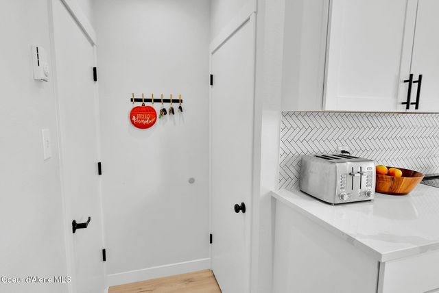 1810 W Honeysuckle AVE, Hayden, ID 83835