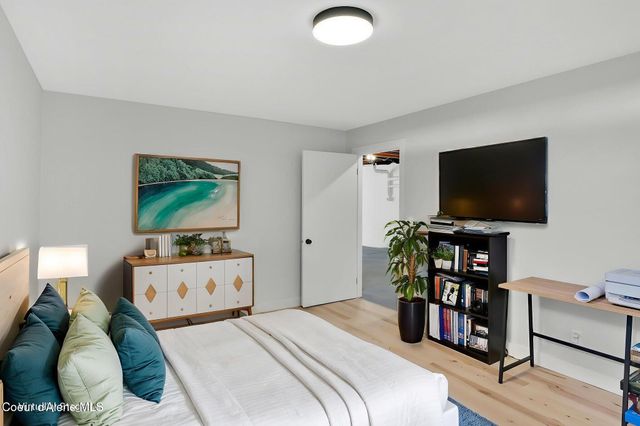 1810 W Honeysuckle AVE, Hayden, ID 83835