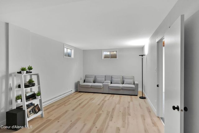 1810 W Honeysuckle AVE, Hayden, ID 83835