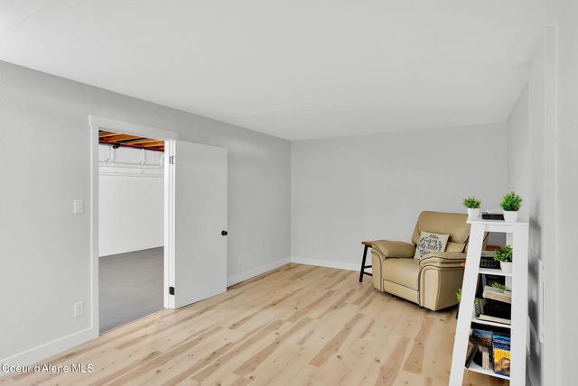 1810 W Honeysuckle AVE, Hayden, ID 83835