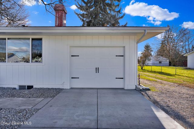 1810 W Honeysuckle AVE, Hayden, ID 83835