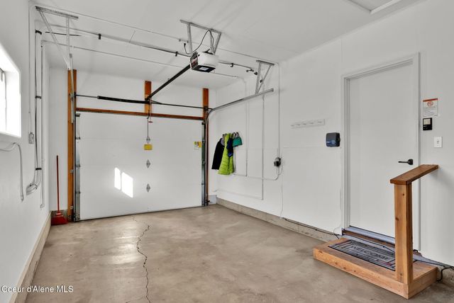 1810 W Honeysuckle AVE, Hayden, ID 83835