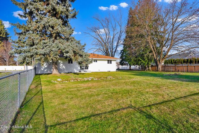 1810 W Honeysuckle AVE, Hayden, ID 83835