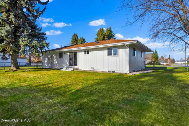 1810 W Honeysuckle AVE, Hayden, ID 83835