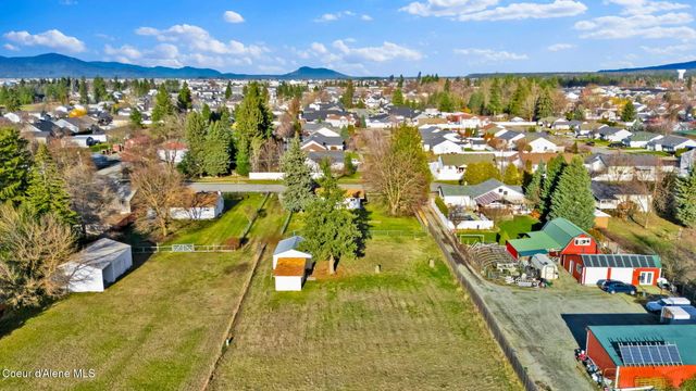 1810 W Honeysuckle AVE, Hayden, ID 83835