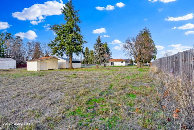 1810 W Honeysuckle AVE, Hayden, ID 83835