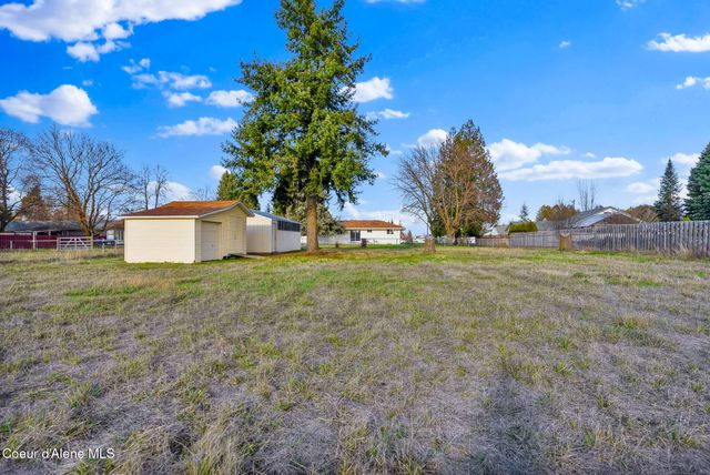 1810 W Honeysuckle AVE, Hayden, ID 83835