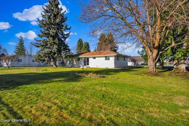 1810 W Honeysuckle AVE, Hayden, ID 83835