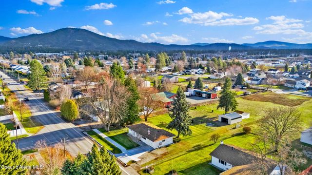 1810 W Honeysuckle AVE, Hayden, ID 83835