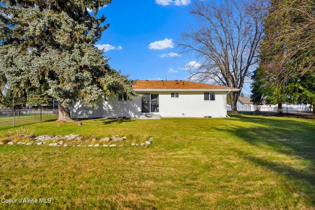 1810 W Honeysuckle AVE, Hayden, ID 83835