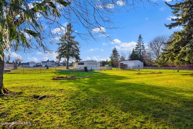 1810 W Honeysuckle AVE, Hayden, ID 83835