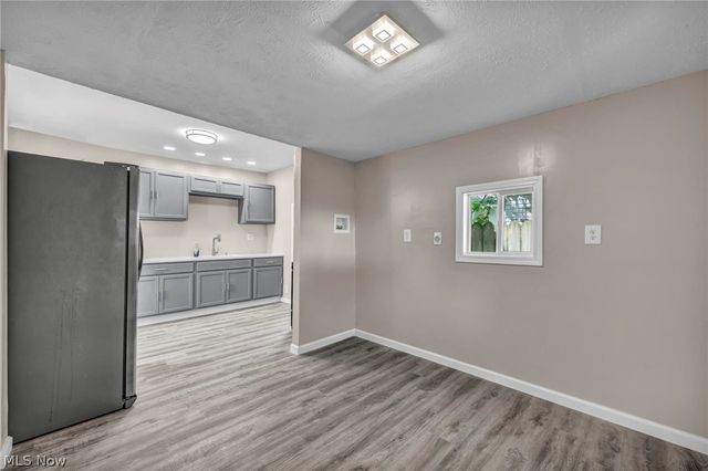 1 Smith Court, Elyria, OH 44035