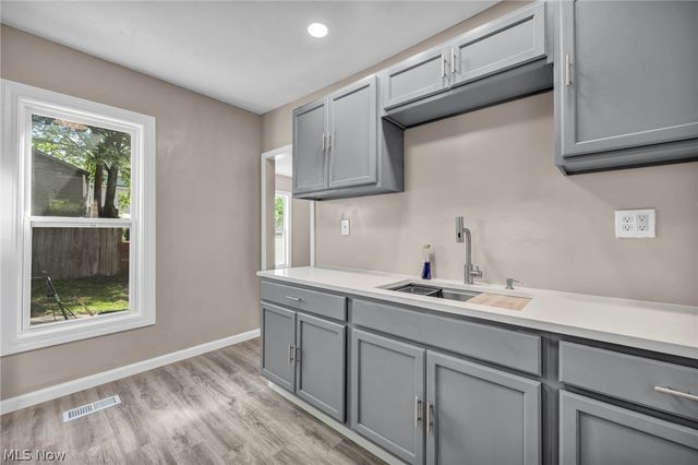 1 Smith Court, Elyria, OH 44035
