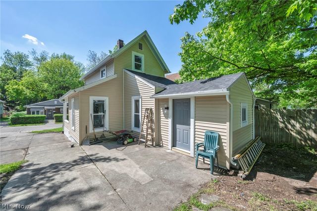 1 Smith Court, Elyria, OH 44035