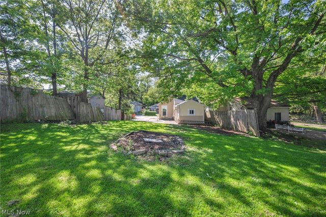 1 Smith Court, Elyria, OH 44035