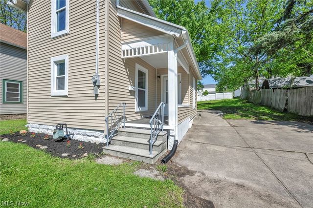 1 Smith Court, Elyria, OH 44035