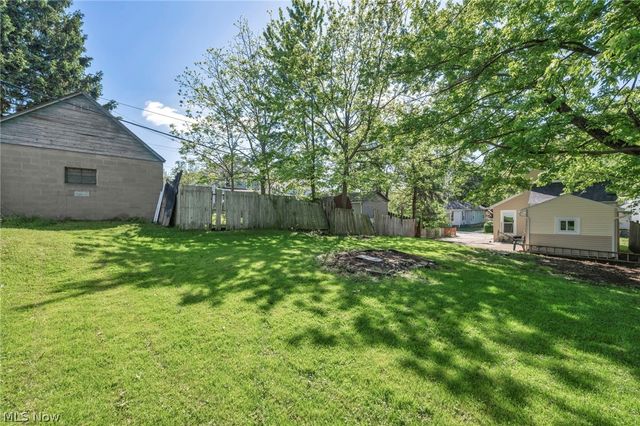 1 Smith Court, Elyria, OH 44035
