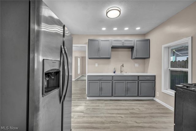 1 Smith Court, Elyria, OH 44035