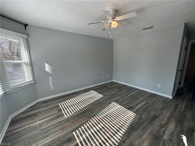 3265 Twinflower LN, Virginia Beach, VA 23453