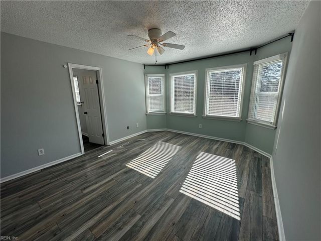 3265 Twinflower LN, Virginia Beach, VA 23453