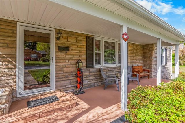 219 Hastings Drive, Kernersville, NC 27284