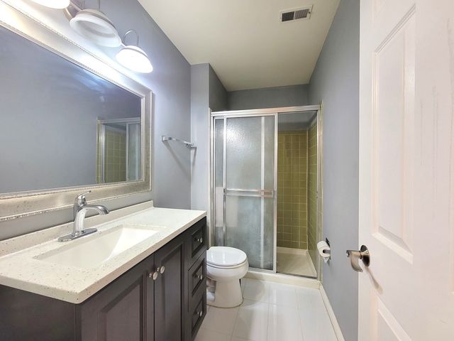 351 Newgate Court 2A, Schaumburg, IL 60193