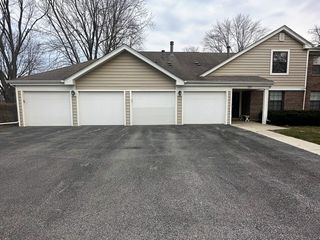 351 Newgate Court 2A, Schaumburg, IL 60193