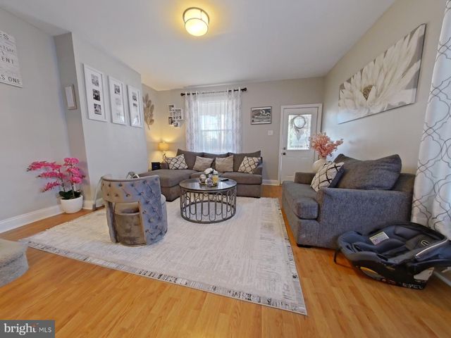 331 POWHATTAN AVE, Essington, PA 19029