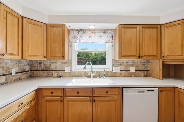 2033 Malibu Trail, Xenia, OH 45385